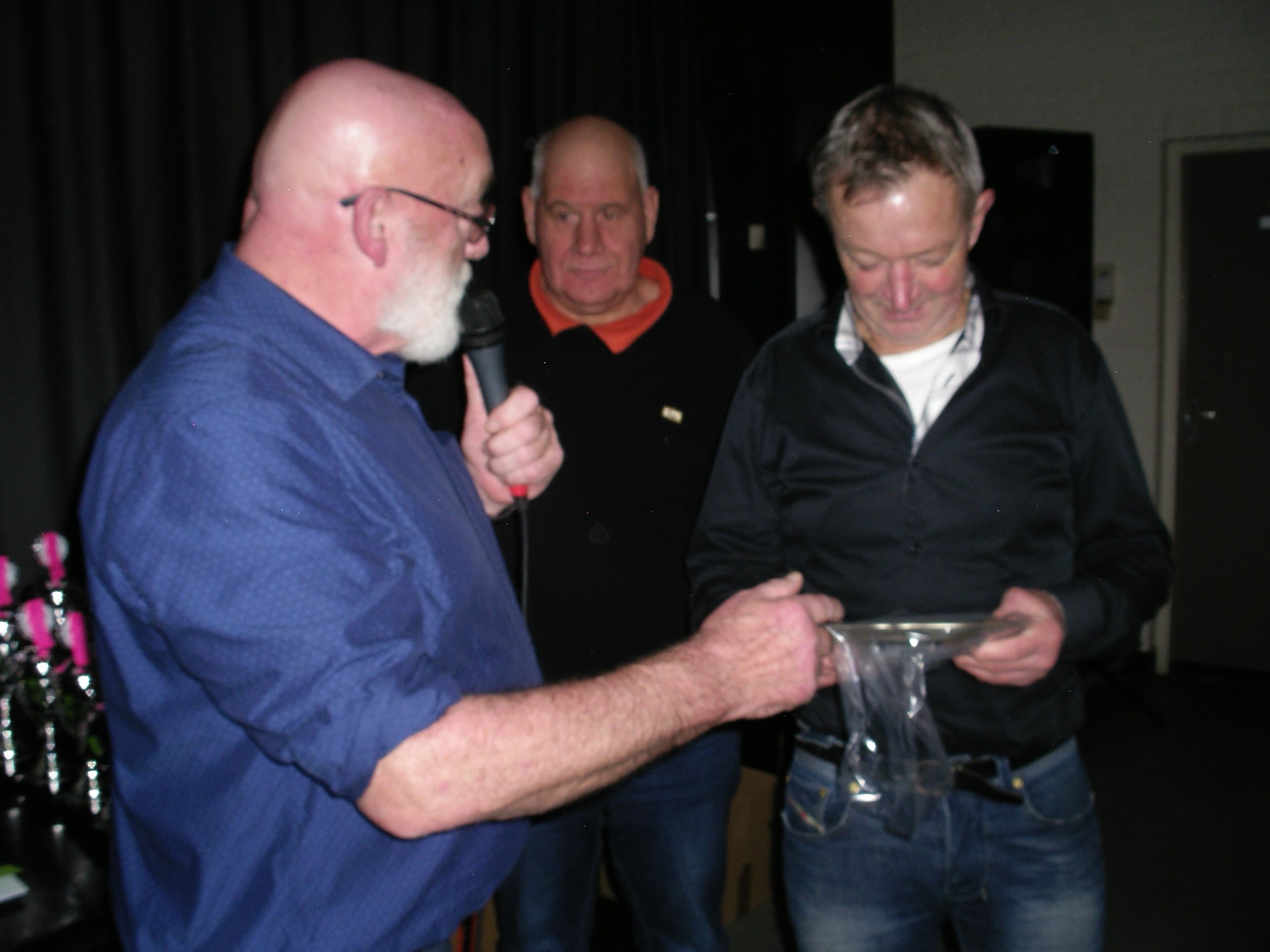 Felicitaties voor E Fokkema voor zijn 25 jaar steunlid van de Woudzangers
