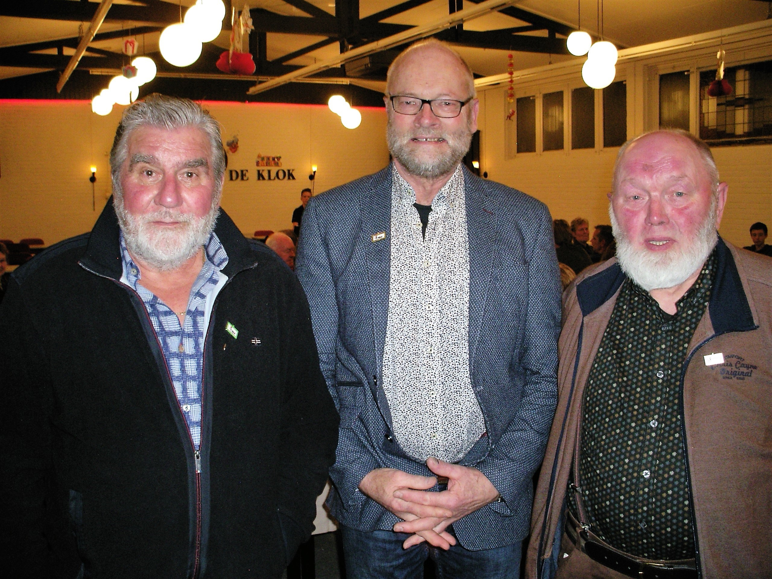 Cees Wiersma en Tamme Alma, in het midden de voorzitter van afd. Friesland, Sicco Veenstra.